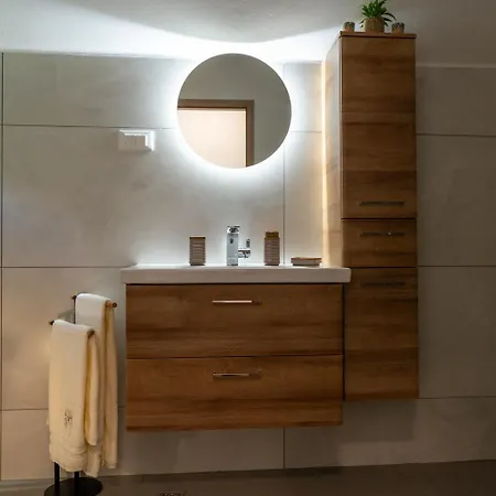 Brane & Jaka Apartments *